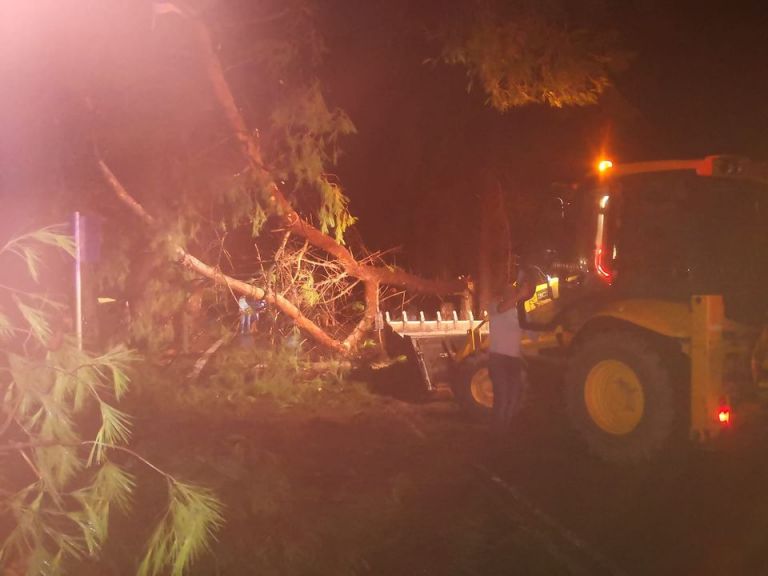 Συγκλονιστικό βίντεο : Μπουρίνι «βομβαρδίζει» την Καλλονή Λέσβου – Σκηνές κατακλυσμού