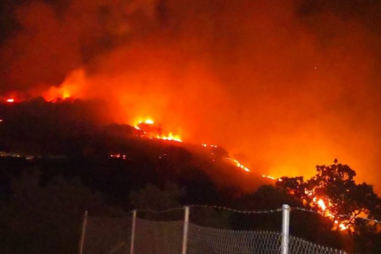 Συναγερμός για πυρκαγιά στη Λέσβο – Μάχη με τις φλόγες σε δύο μέτωπα