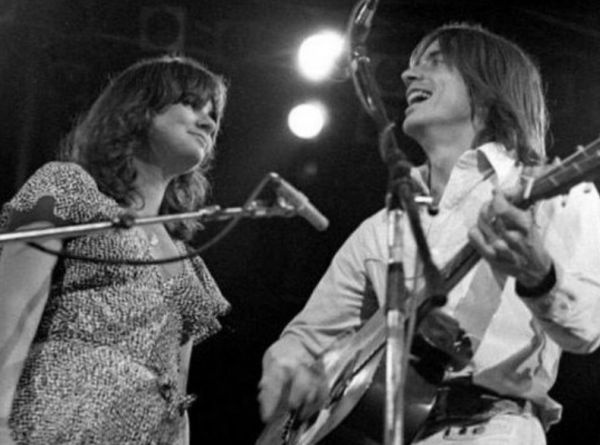 «Linda and the Mockingbirds»: Ένα νέο ντοκιμαντέρ για την Λίντα Ρόνσταντ