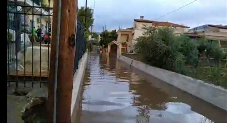 Ιανός : Πλήττει την Κορινθία ο κυκλώνας – Πλημμύρισαν τα Λουτρά Ωραίας Ελένης