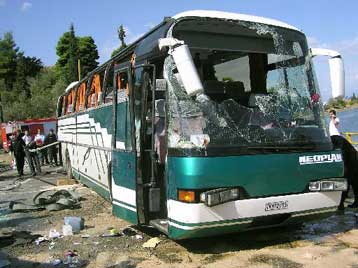 27/9/2004 : Ανείπωτη οδύνη στο Πέταλο του Μαλιακού – Επτά μαθητές νεκροί