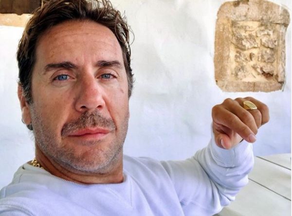 Κώστας Αποστολάκης: Η άγνωστη ιστορία με τον Γιώργο Μαζωνάκη στα πρώτα του βήματα