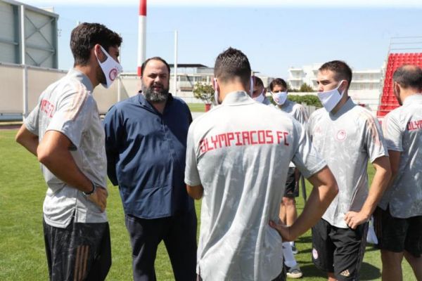 Μαρινάκης στους παίκτες : Να κατακτήσουμε το Κύπελλο για τον κόσμο μας