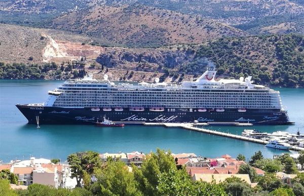 Κοροναϊός: Στον Πειραιά με εντολή Χαρδαλιά το κρουαζιερόπλοιο με τα 12 κρούσματα