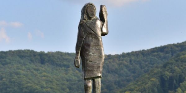 Νέο άγαλμα της Μελάνια Τραμπ