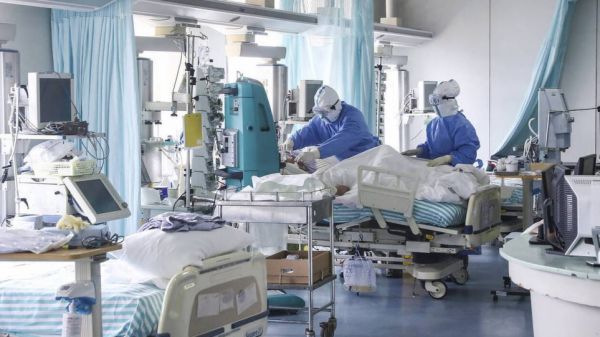 Κοροναϊός: Ποιοι ασθενείς εμφανίζουν υψηλότερο ιικό φορτίο και αυξημένο κίνδυνο θανάτου