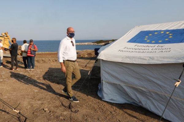 Στη Λέσβο ο Σαρλ Μισέλ: «Πρέπει να αναλάβουμε τις ευθύνες μας»