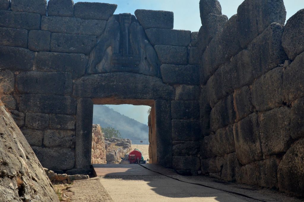 Αυτοψία του MEGA στον αρχαιολογικό χώρο στις Μυκήνες μετά τη φωτιά