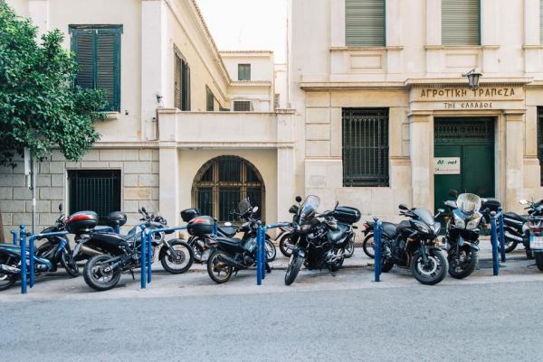 Δήμος Αθηναίων: 1.180 νέες θέσεις στάθμευσης για δίκυκλα – Σε κεντρικές οδούς