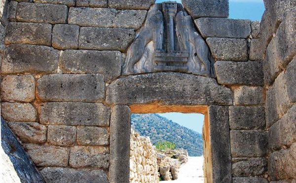 Η «καπνισμένη» Πύλη των Λεόντων