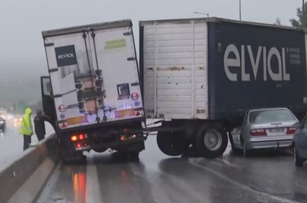 Δερβένι: Βγήκε να βοηθήσει σε τροχαίο και σκοτώθηκε