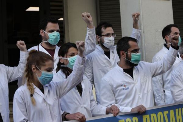 Απεργία την Πέμπτη από τους γιατρούς του ΕΣΥ : Ο κοροναϊός πιέζει, οι ΜΕΘ γεμίζουν και η κυβέρνηση κάνει μπαλώματα