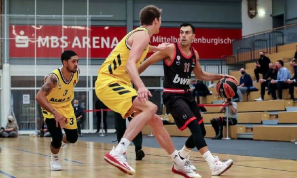 Εξαφανίστηκε για ένα ημίχρονο ο Ολυμπιακός (69-75)