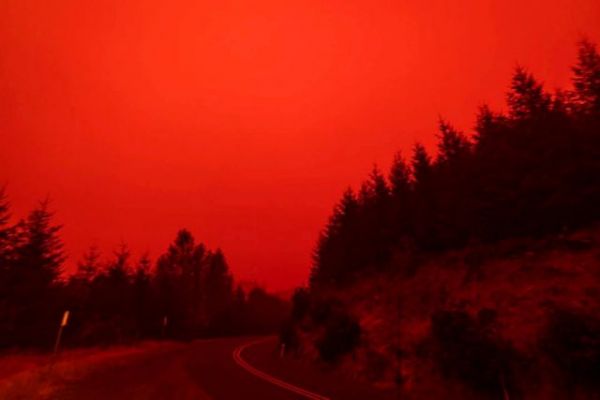 Μιλούν για κόλαση στο Ορεγκον : Φόβοι για πολλούς νεκρούς – Εικόνες που δεν έχουμε ξαναδεί