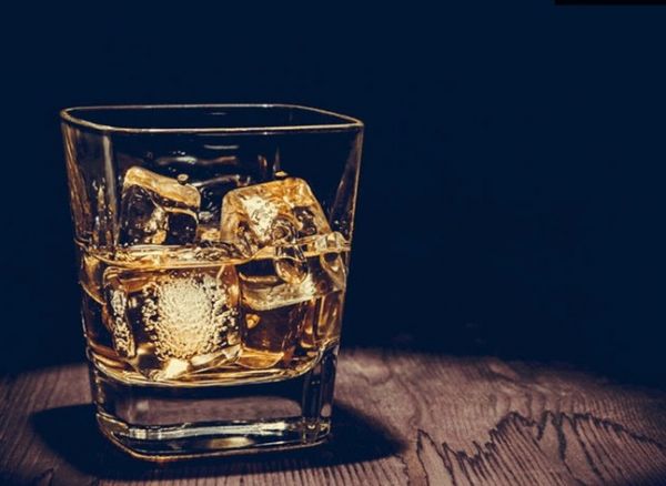 Πουλάει συλλογή από ουίσκι για να… αγοράσει σπίτι