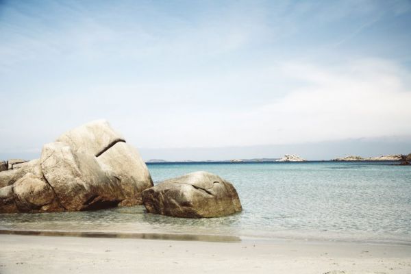 Ιταλία : Τσουχτερό πρόστιμο σε Γάλλο τουρίστα που έκλεψε… άμμο