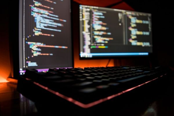 Έλον Μασκ : Η τεχνητή… ποιητική νοημοσύνη είναι εδώ