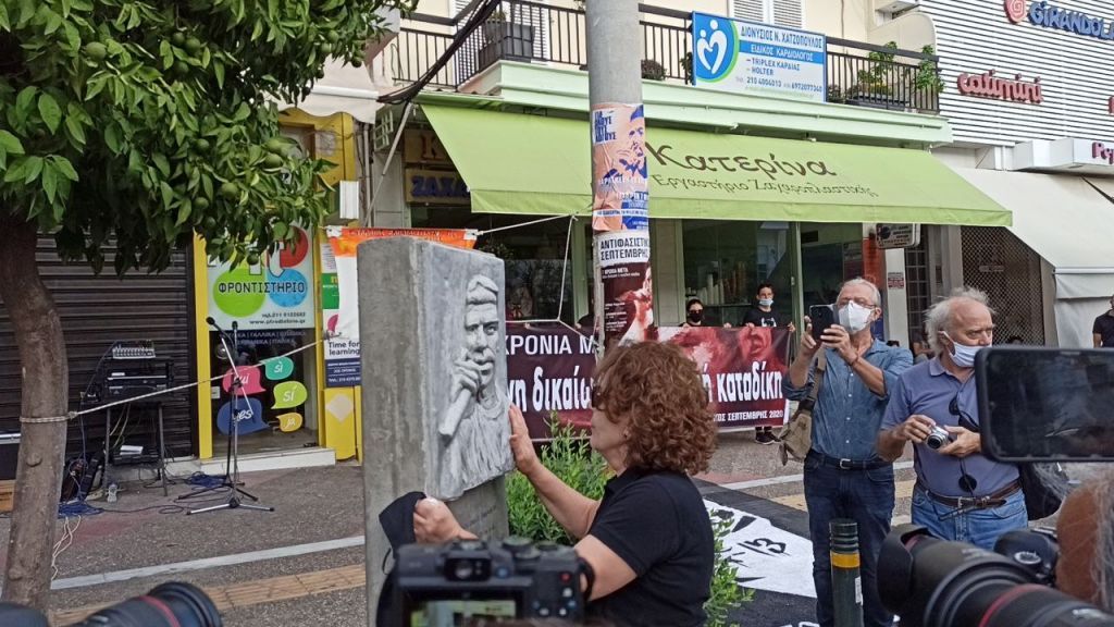 «Η Χρυσή Αυγή στη φυλακή»: Αντιφασιστική πορεία για τον Φύσσα – Συγκίνησε η μητέρα του