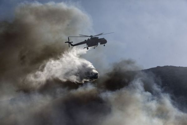 Φωτιά σε Πάρνηθα και Ραφήνα: Εκκενώνεται οικισμός – Μάχη με τις φλόγες