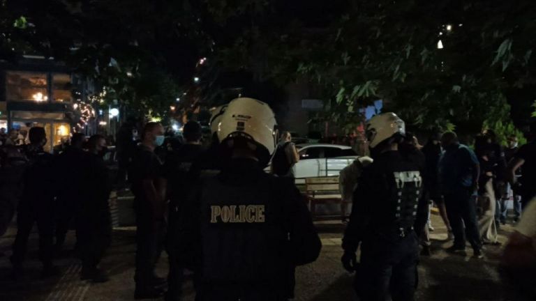 Κοροναϊος : Εκκένωση πλατείας στο Παγκράτι (video και φωτο)