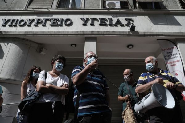 Η κοινωνία δεν είναι εχθρός