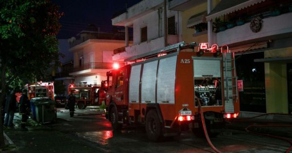 Συναγερμός στους Αμπελόκηπους : Επιχείρηση απεγκλωβισμού ατόμων λόγω πυρκαγιάς σε πολυκατοικία