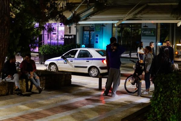Κοροναϊός : Μεταμεσονύχτιο «λουκέτο» στα περίπτερα λόγω συνωστισμού στις πλατείες