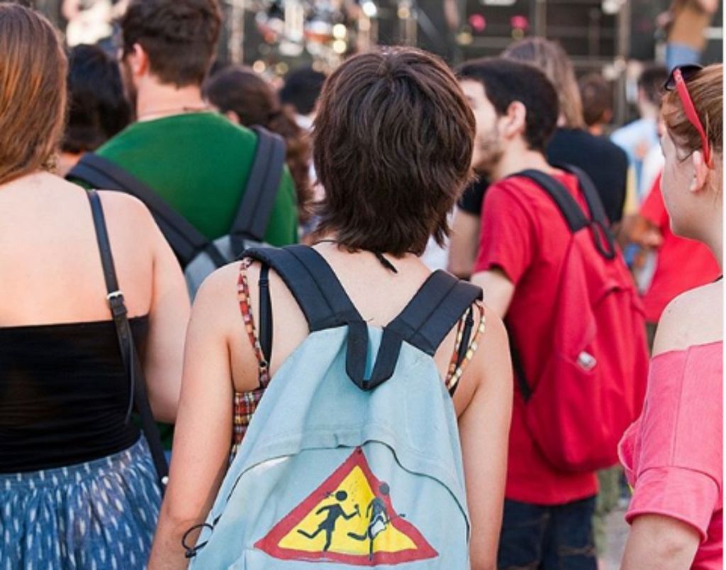 Μήπως η σχολική τσάντα είναι ένα βαρίδι για την πλάτη των μαθητών;