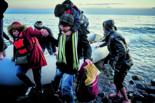 Κουμουτσάκος: Η Κομισιόν προσπαθεί να συγκεράσει αποκλίνουσες απόψεις στο νέο Σύμφωνο για το προσφυγικό
