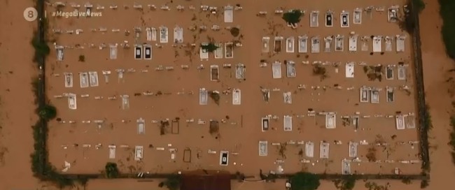 Φρίκη στην Καρδίτσα: Βγήκαν σοροί στην επιφάνεια από σπασμένα μνήματα