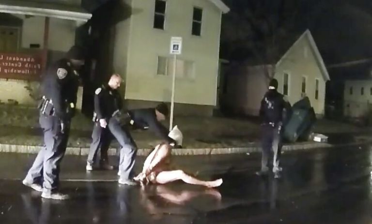 Νέα Υόρκη : Πήρε κεφάλια η δήμαρχος για τον θάνατο του Προυντ από αστυνομικούς στο Ρότσεστερ