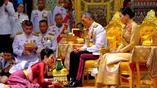 Ταϊλάνδη: Χάρη στην πρώην ερωμένη του απένειμε ο βασιλιάς