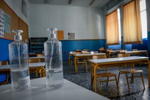 Επιστροφή στα θρανία εν μέσω πανδημίας κοροναϊού – Όλα τα SOS για τη νέα σχολική χρονιά