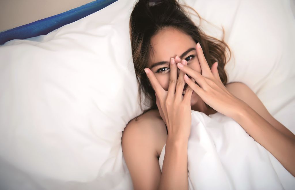 Το έξυπνο tip για να ξυπνάμε πιο όμορφες το πρωί