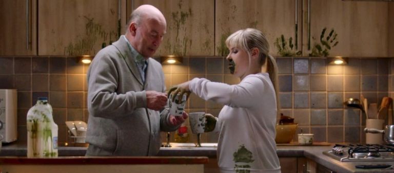 Κοροναϊός – Σκωτία: Τρομακτικό σποτ κατά του κοροναϊού με πράσινη γλίτσα