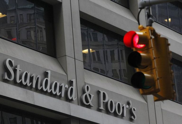 S&P : Υποβάθμισε το outlook της Ισπανίας λόγω… κοροναϊού – Καμπανάκι και για το αξιόχρεο της χώρας
