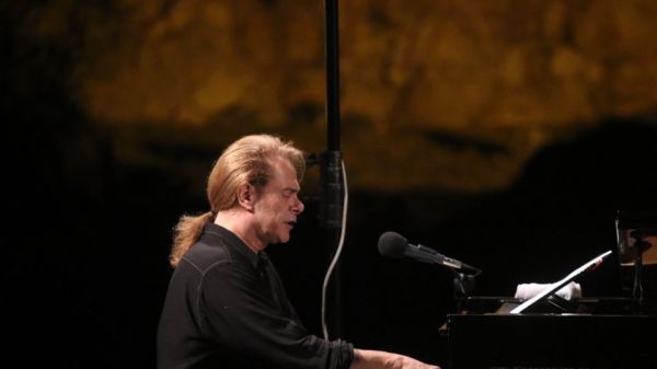 Ο Στέφανος Κορκολής μιλάει στο in.gr για τις «Βάκχες» λίγο πριν ανέβει στη σκηνή του Ηρωδείου