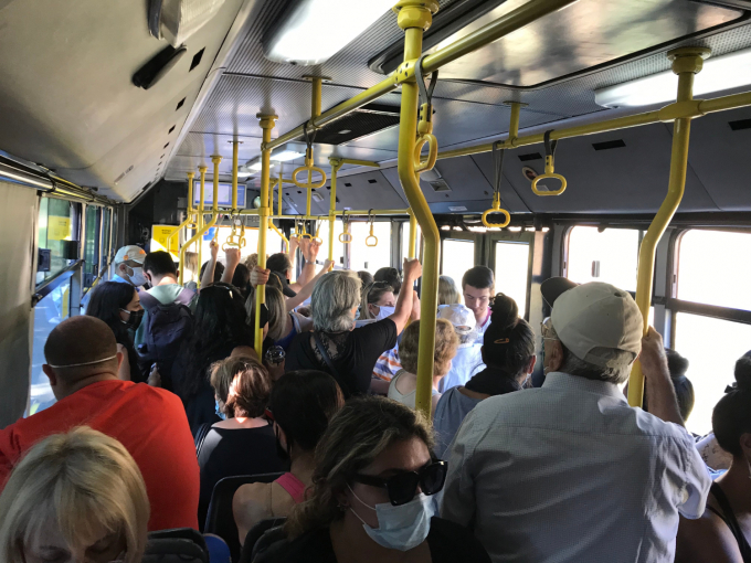 Εστίες μετάδοσης του κοροναϊού τα ΜΜΜ – Προσλήψεις προαναγγέλλει ο υφ. Μεταφορών