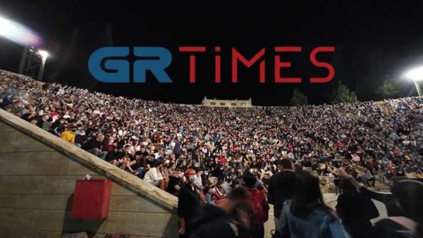 Κοροναϊός: Απίστευτος συνωστισμός στη Θεσσαλονίκη – Ποτά και χορός στα Λαδάδικα