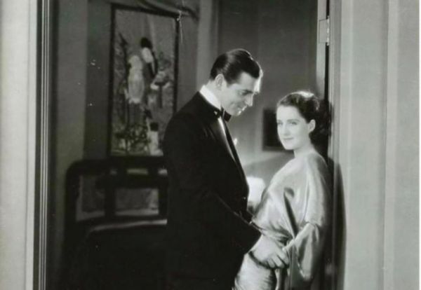 Με αυτά τα σημάδια θα καταλάβεις αν σε φλερτάρει μια γυναίκα