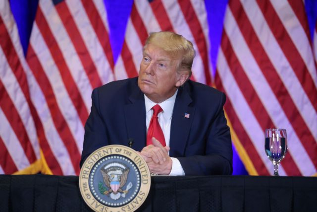 Τραμπ : Αγνοεί τους πάντες και ρισκάρει με τον κοροναϊό – Συγκέντρωση σε κλειστό χώρο στη Νεβάδα