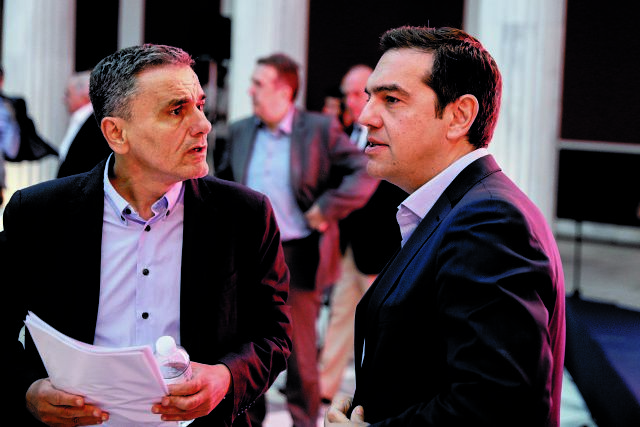 Μια ωραία ατμόσφαιρα στο ΣΥΡΙΖΑ – Το τριπλό μήνυμα Τσακαλώτου στον Τσίπρα και η υπεράσπιση της Τζάκρη από τον Πολάκη