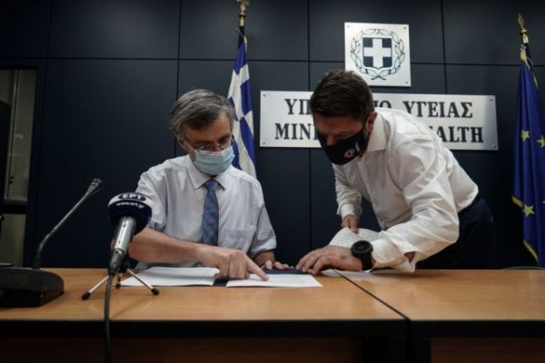 Ποιος καθηγητής ιατρικής θα αντικαταστήσει τον Τσιόδρα στην ενημέρωση για τον κοροναϊό