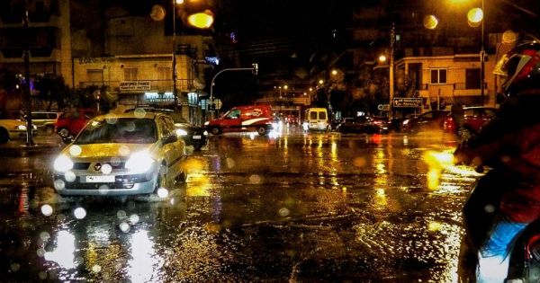 Ιανός : Ηρθε η βροχή και στην Αθήνα – Ποιες περιοχές θα βιώσουν ακραία φαινόμενα τις επόμενες ώρες
