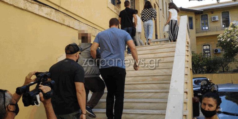 Κοροναϊός : Στον εισαγγελέα ο «νταής» γονιός για ξυλοδαρμό καθηγητή