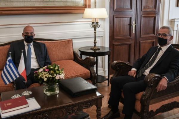 Δένδιας: Η Τουρκία απειλεί με πόλεμο τους γείτονές της