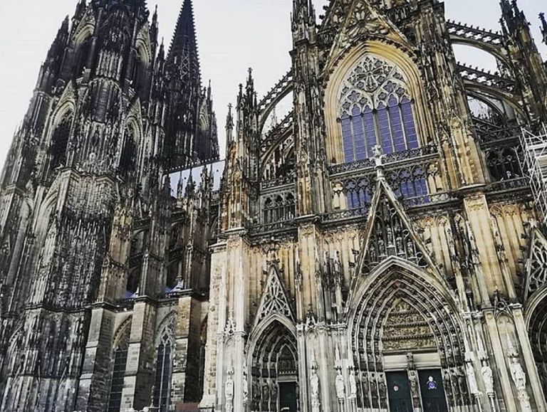 Γοτθική αρχιτεκτονική : Ένα ποτ πουρί από φωτογραφίες που αναδεικνύουν τo πιο «σκοτεινό» design