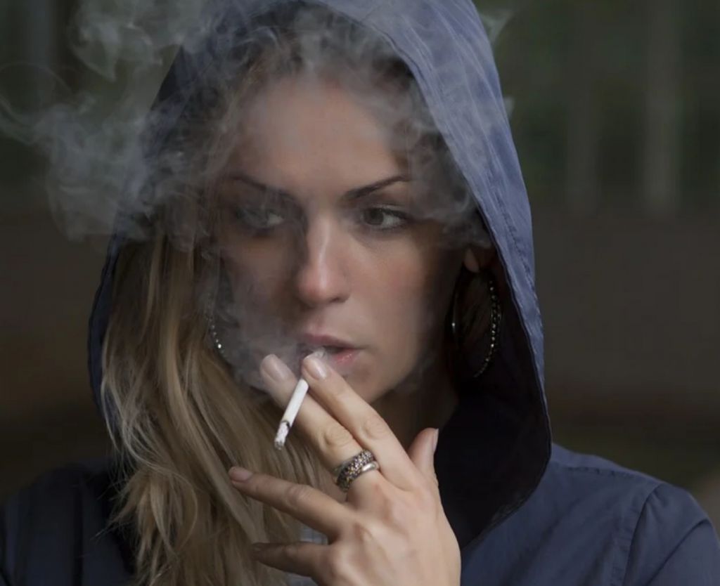 Κοροναϊός : Όποιος είναι εθισμένος σε εξαρτησιογόνες ουσίες μπορεί να αρρωστήσει χειρότερα – Έρευνες