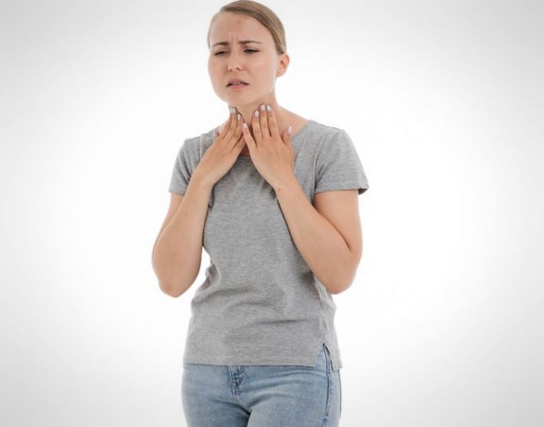 Πονόλαιμος : Πώς θα τον «νικήσετε» εύκολα και γρήγορα