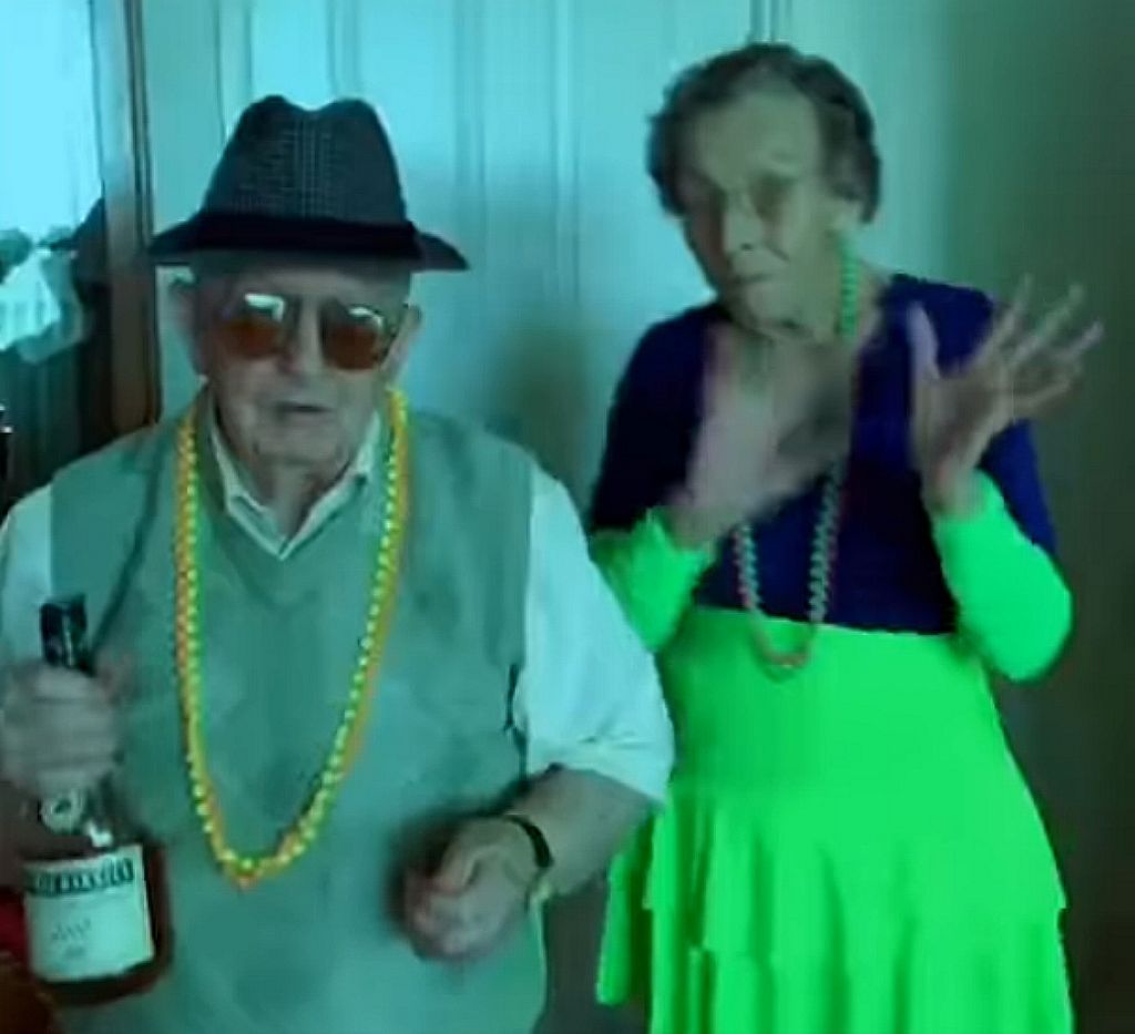 Αυτό το ζευγάρι ηλικιωμένων κάνει τα πιο αστεία βίντεο και έχει γίνει viral στα social media